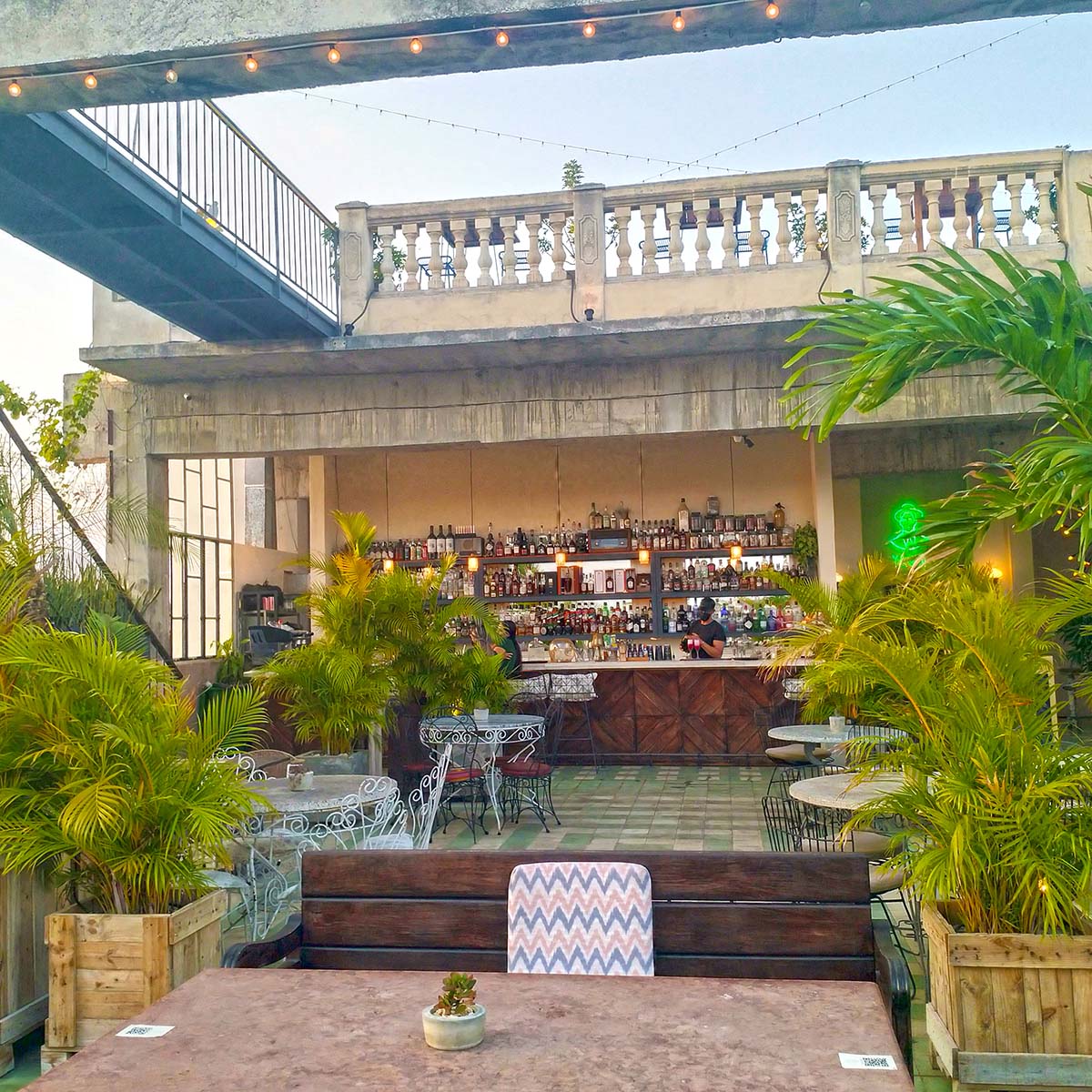 Yarini Habana bary z tarasem widokowym w Hawanie